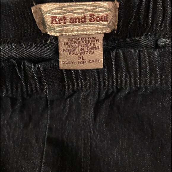 Art & Soul.  Dark Jean Capris - Picture 2 of 5